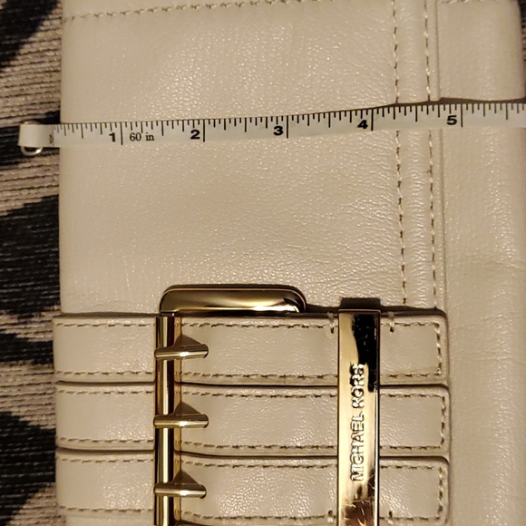 Michael Kors Clutch w/Gold hardware - Picture 3 of 6